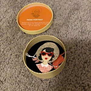 Picnic portrait brooch